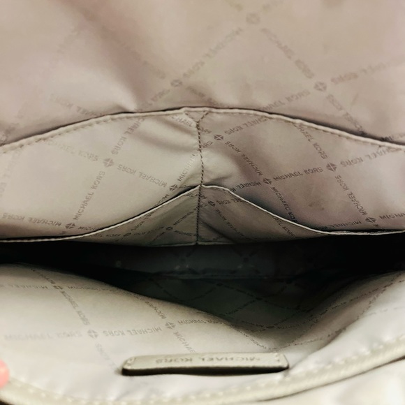 Michael Michael Kors Emmy LG Leather Backpack Pearl Gray with adjustable strap - Picture 8 of 10